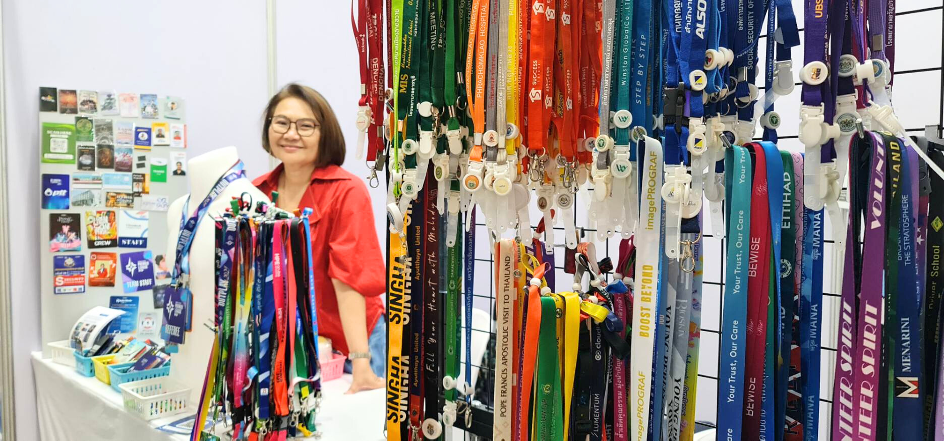 บริษัทตลาดการ์ด รับทำสายคล้องบัตร สกรีนสายคล้องคอ ครบวงจร